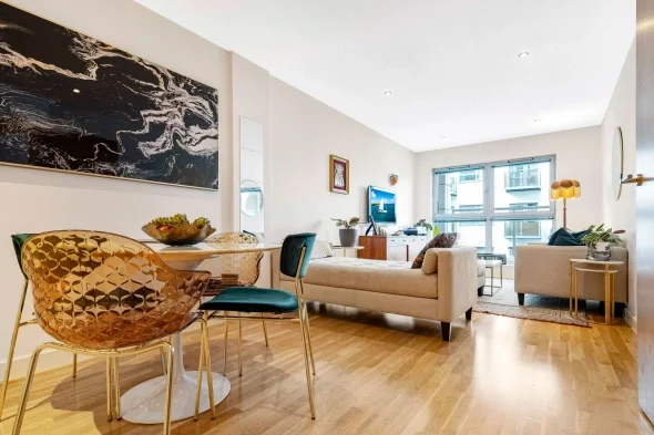 Flat Southgate Road in Greater London