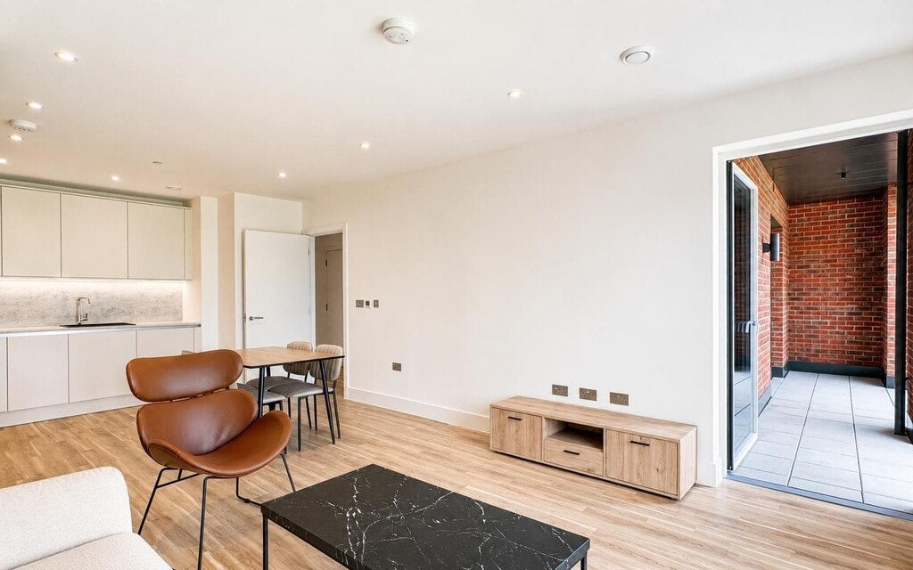 Flat Pasteur Close in Greater London