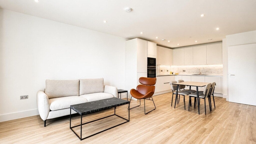 Flat Pasteur Close in Greater London