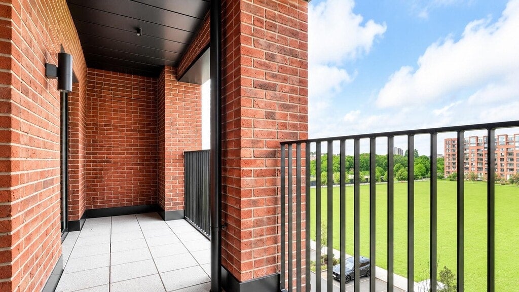 Flat Pasteur Close in Greater London