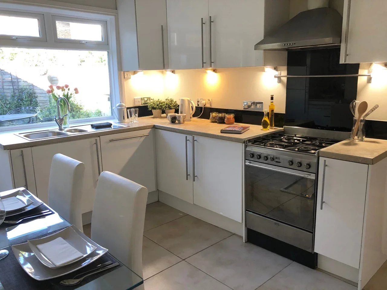 Flat Sternhold Avenue in Greater London