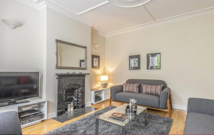 Flat Sternhold Avenue in Greater London