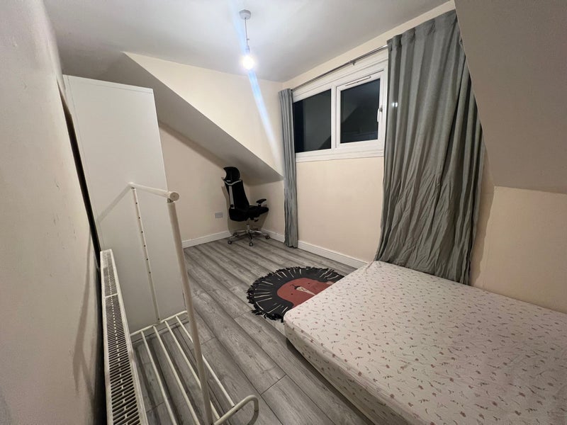 Room Green Street in Greater London
