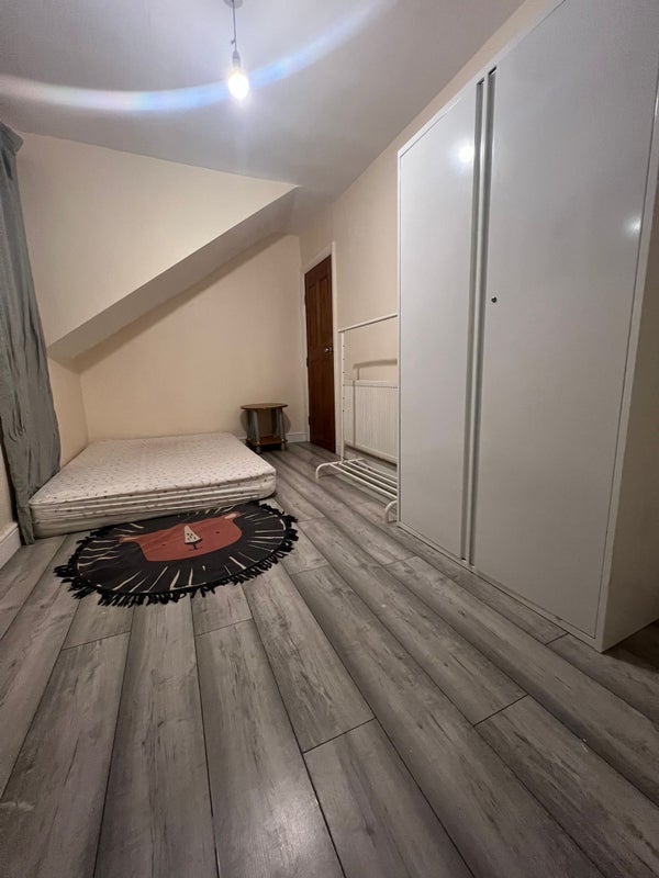 Room Green Street in Greater London
