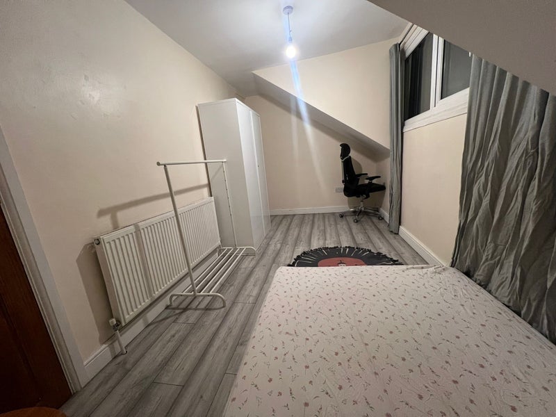 Room Green Street in Greater London