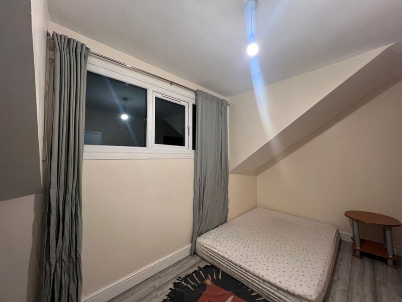 Room Green Street in Greater London