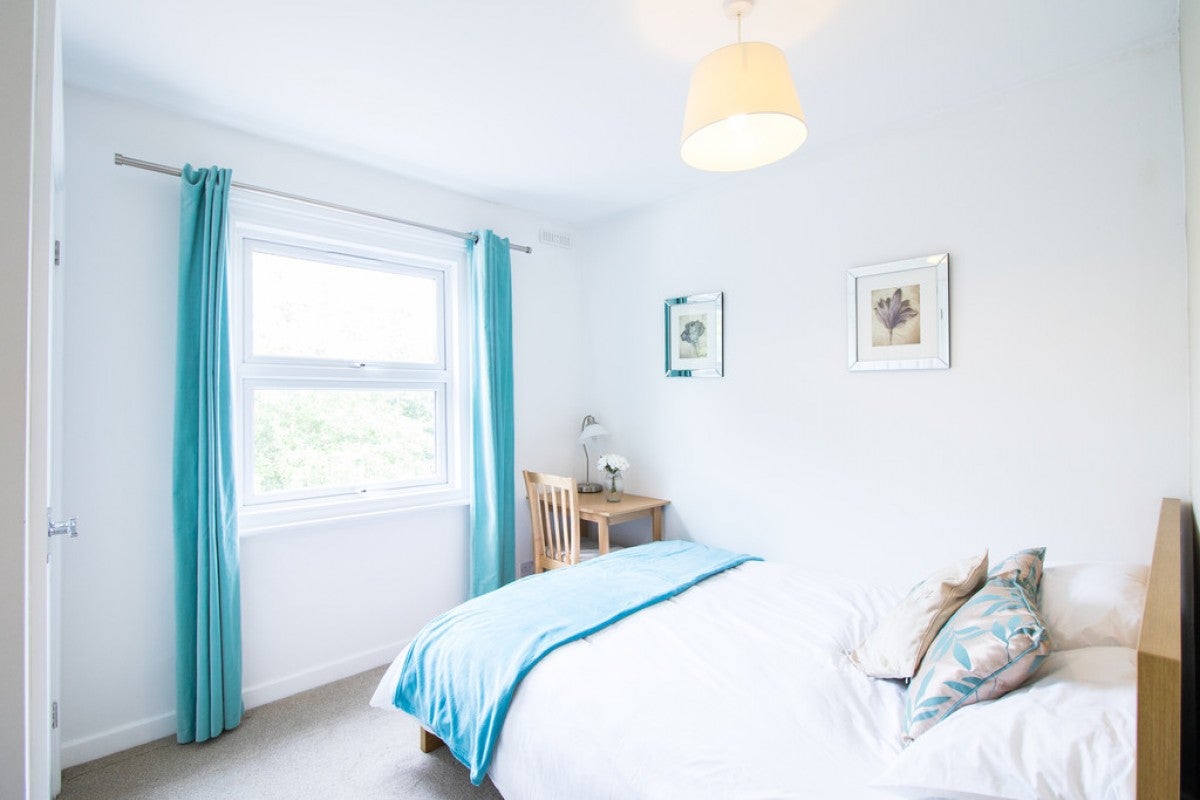 Room Hamilton Road in Reading