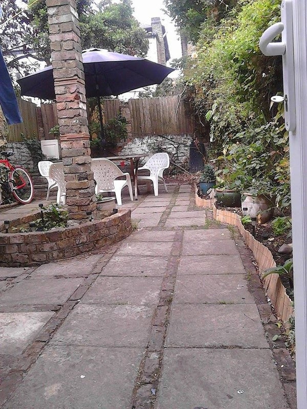 Room Davisville Road in Greater London