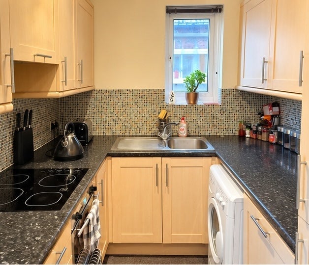 Room Glenhurst Road in Greater London