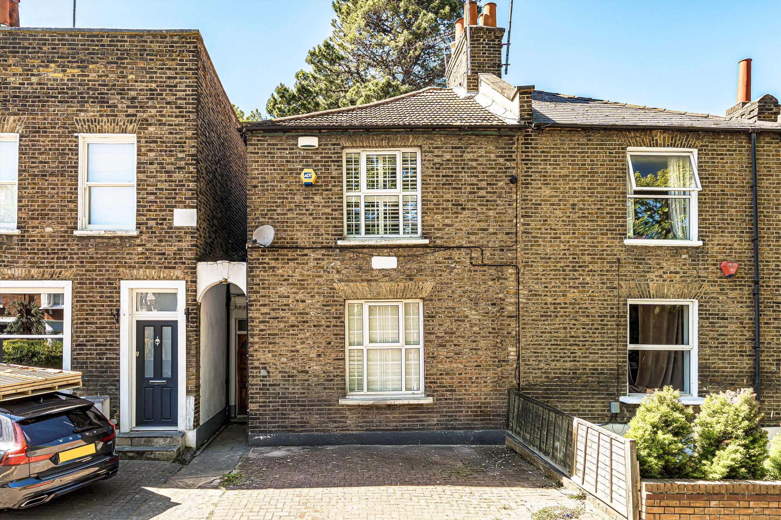 Flat Charlton Lane in Greater London