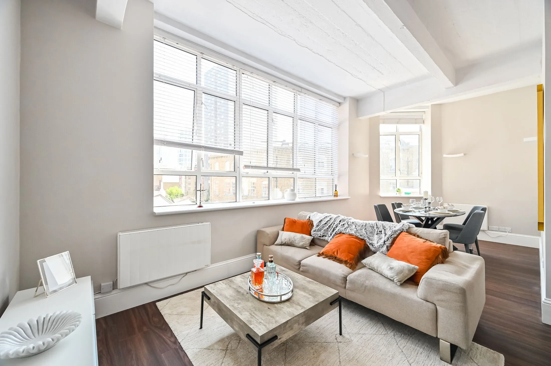 Flat Dingley Road in Greater London
