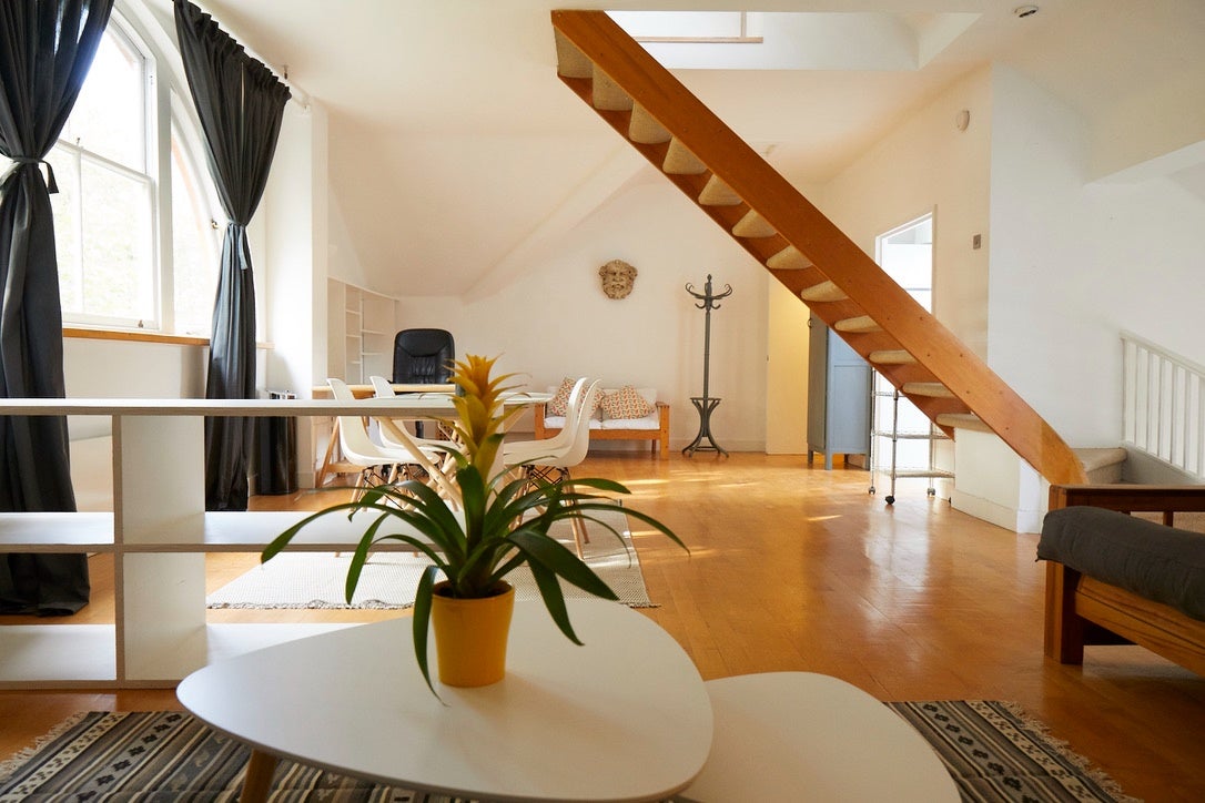 Flat Ravenscroft Street in Greater London