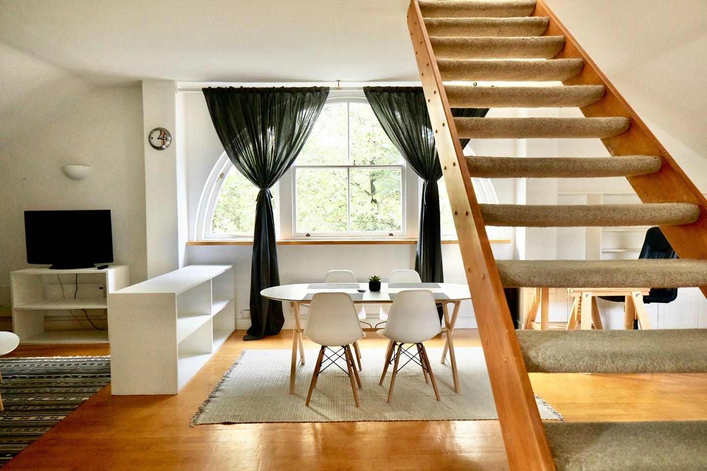 Flat Ravenscroft Street in Greater London