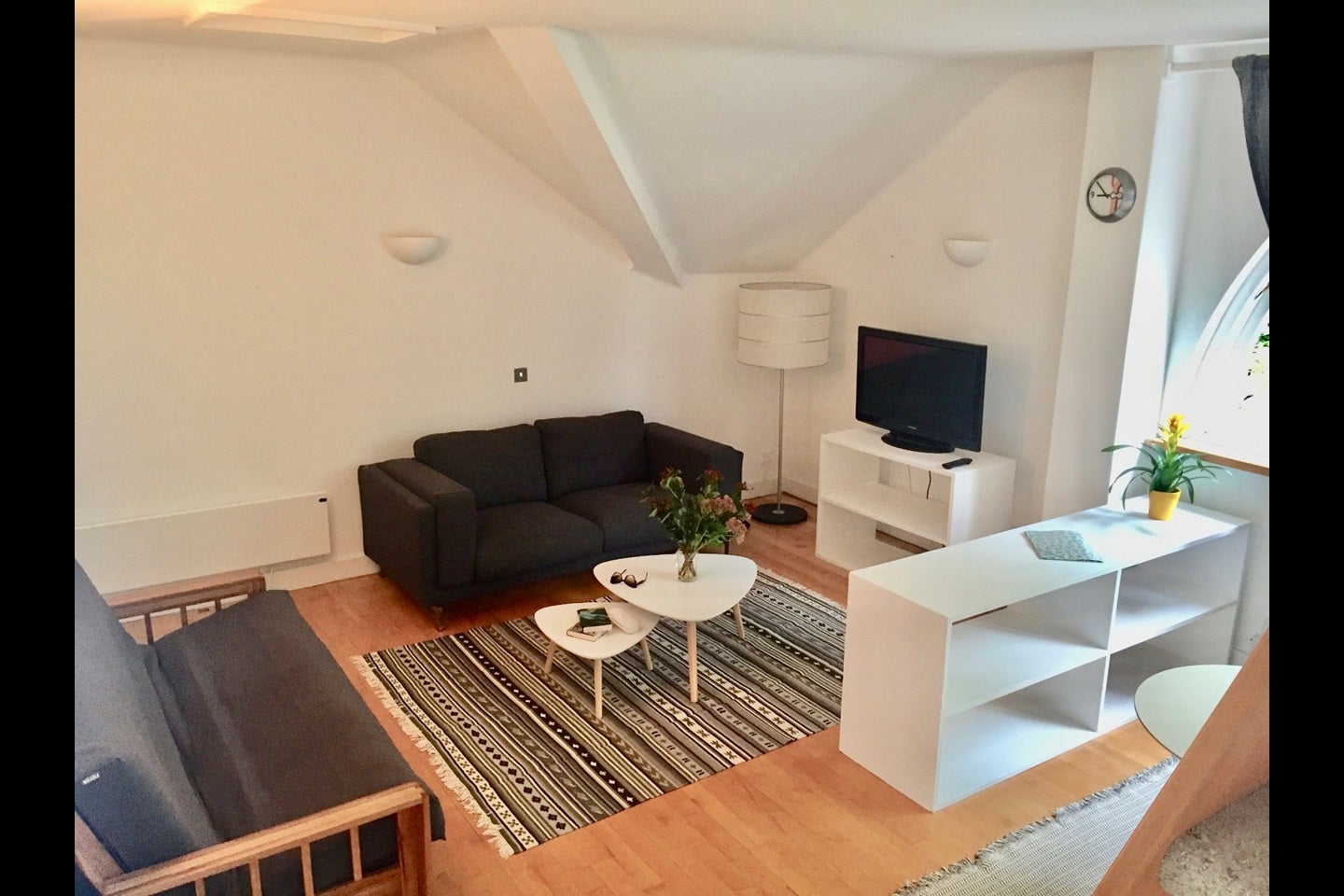 Flat Ravenscroft Street in Greater London
