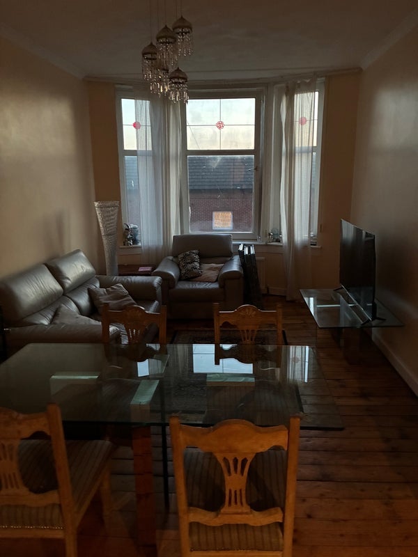 Room Main Street in Glasgow