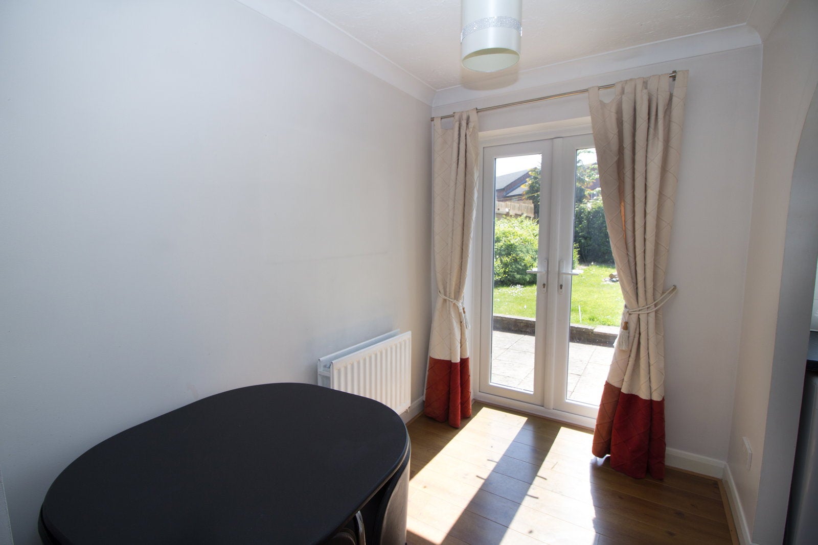 Flat Hollington Drive in Cardiff