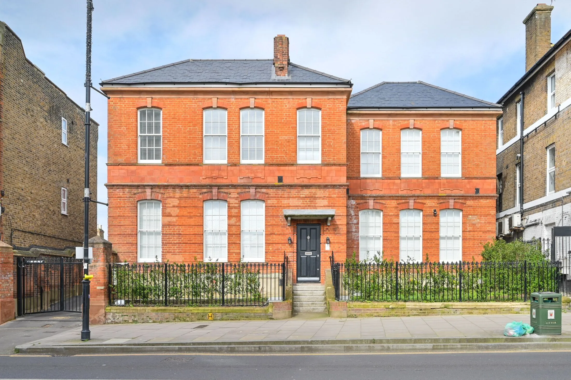 House Uxbridge Road in Greater London