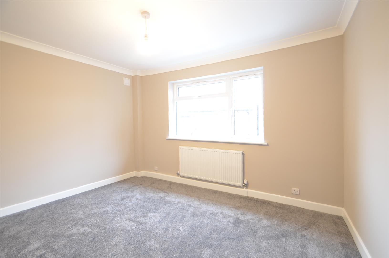 Flat Fernley Close in Greater London