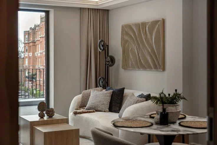 Flat Kensington High Street in Greater London