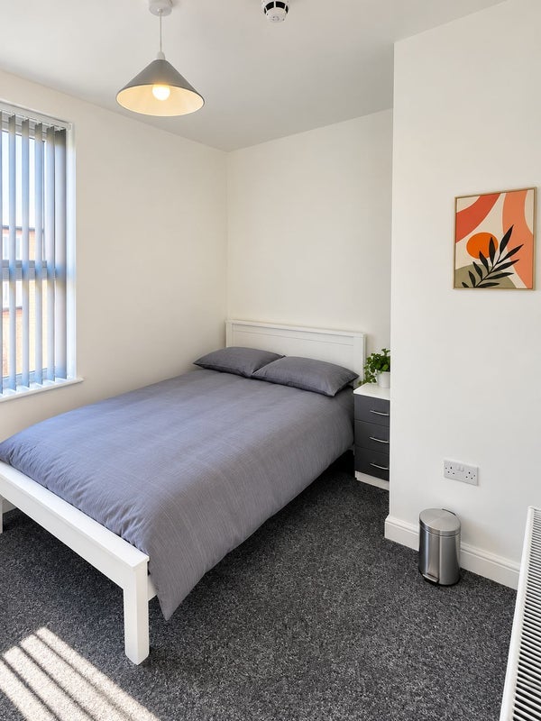 Room Isandula Road in Nottingham