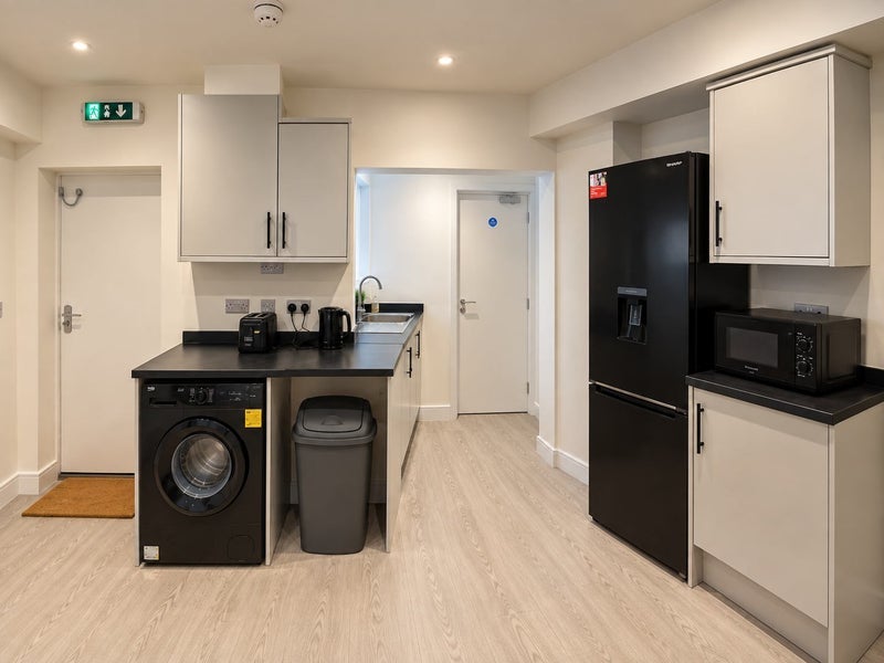 Room Isandula Road in Nottingham
