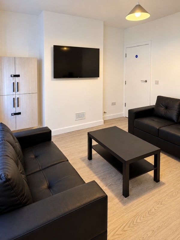 Room Isandula Road in Nottingham