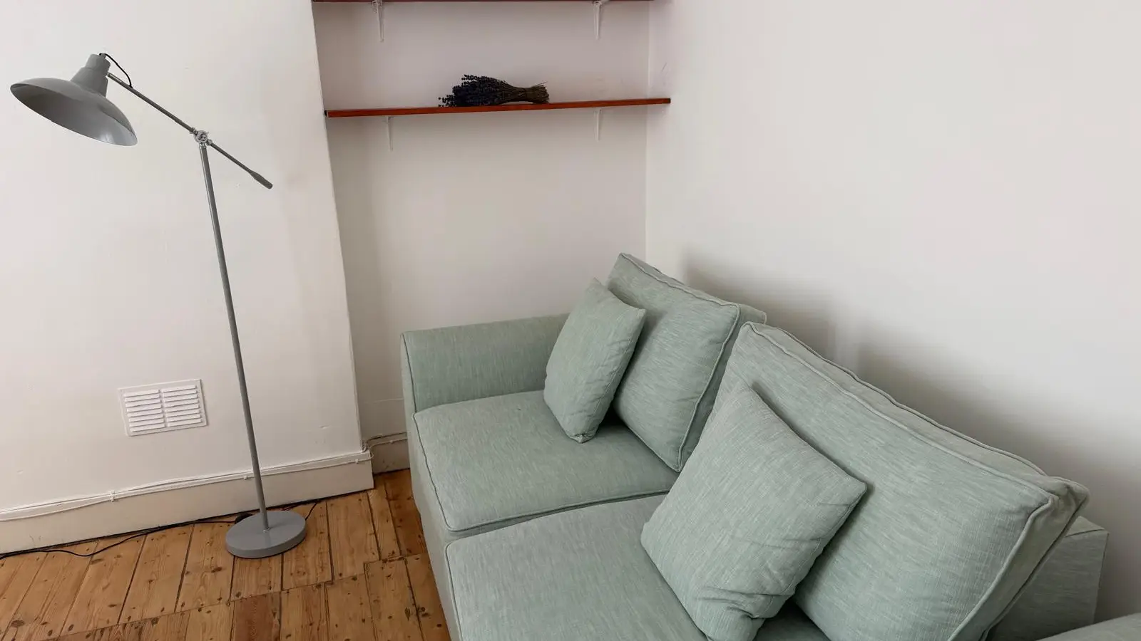 Flat Comeragh Road in Greater London