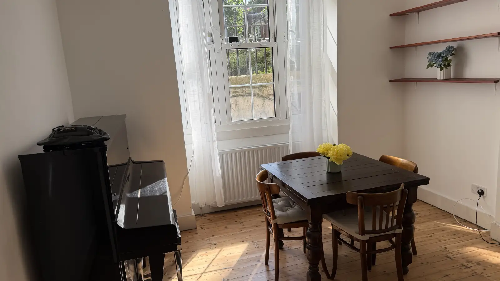 Flat Comeragh Road in Greater London