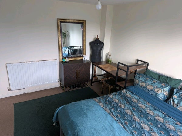Room Falconwood Way in Manchester