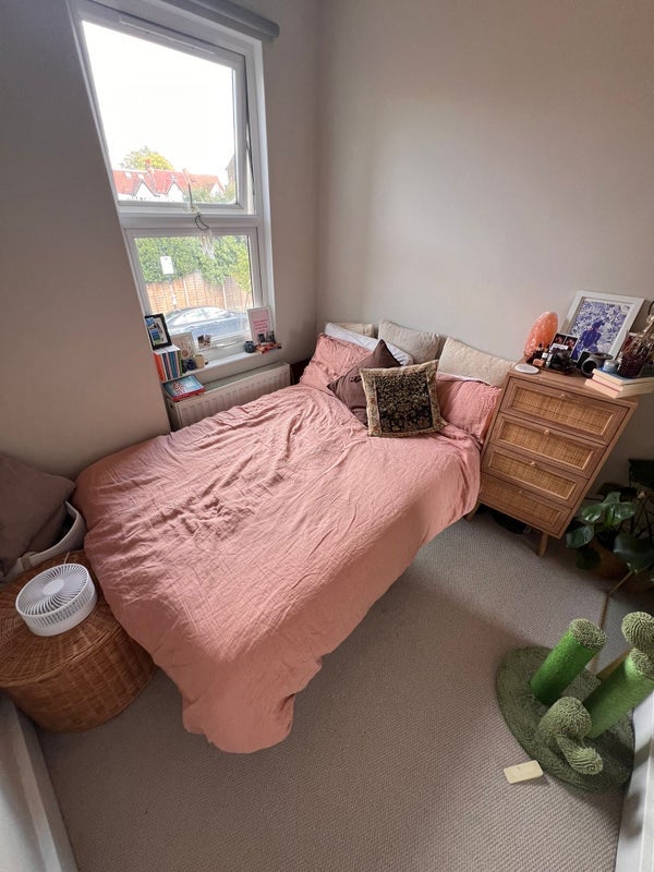 Flat Bickersteth Road in Greater London