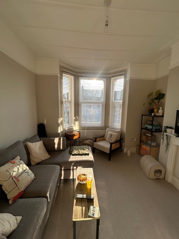 Flat Bickersteth Road in Greater London