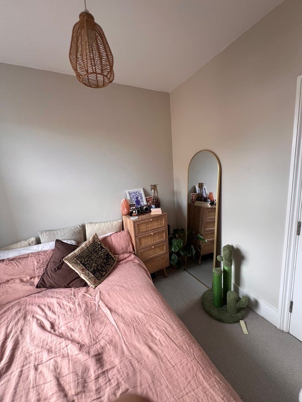 Flat Bickersteth Road in Greater London