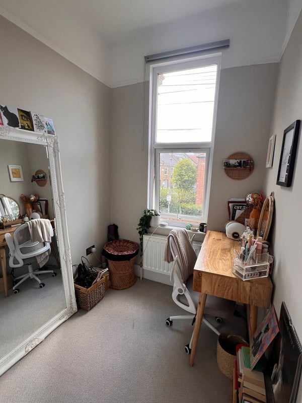 Flat Bickersteth Road in Greater London