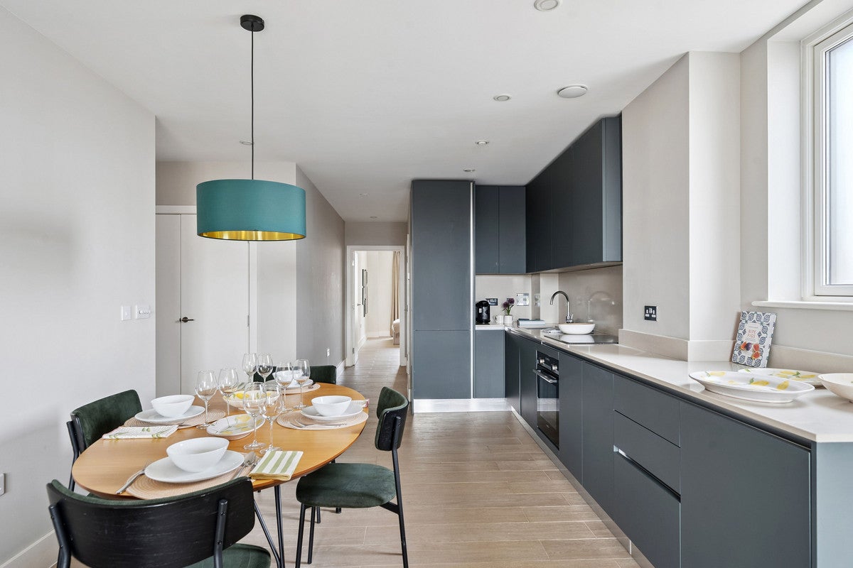 Flat Wyvil Road in Greater London