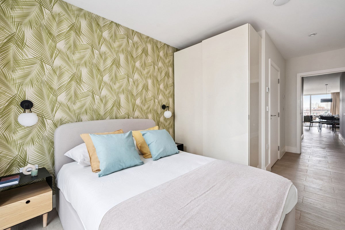 Flat Wyvil Road in Greater London