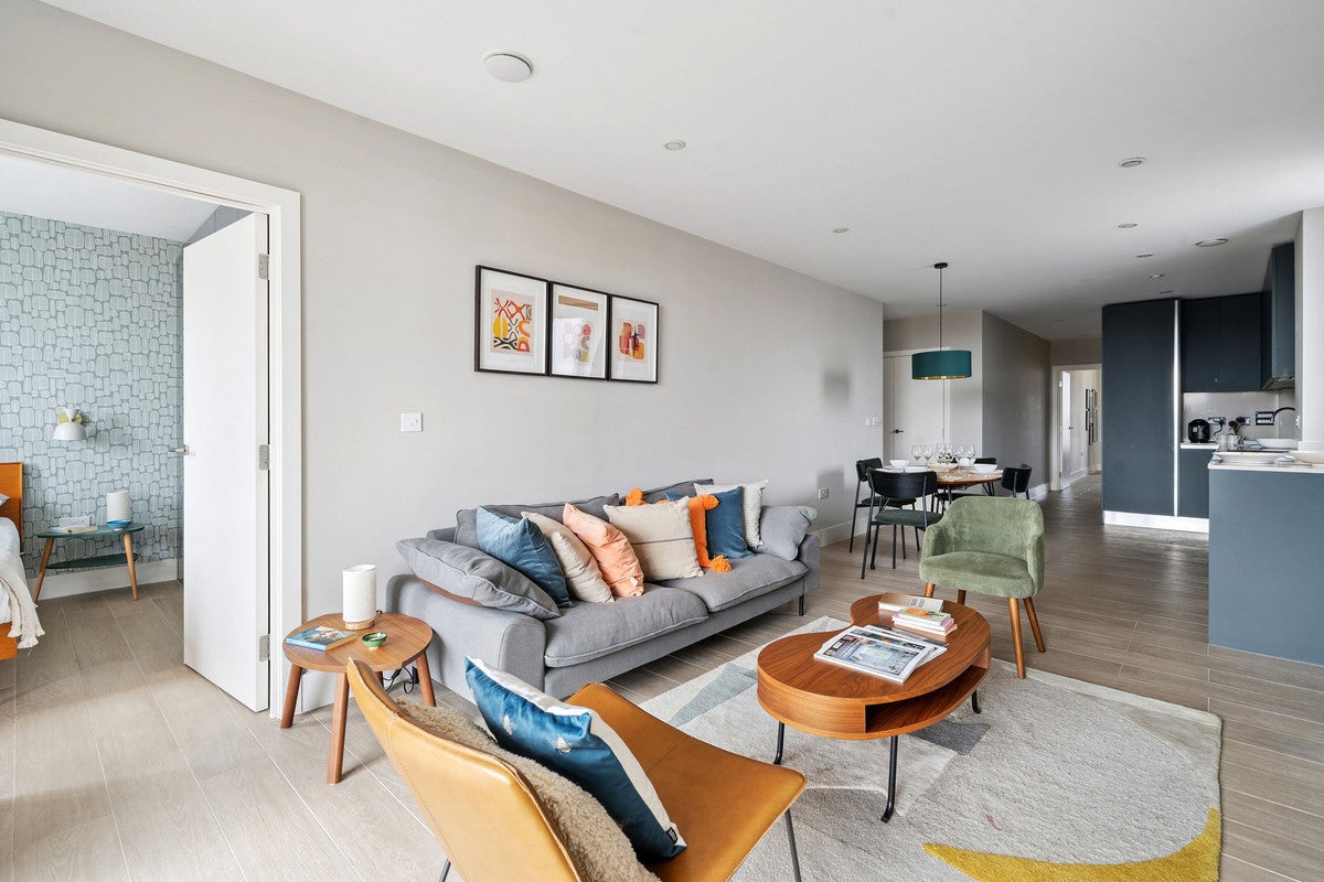Flat Wyvil Road in Greater London