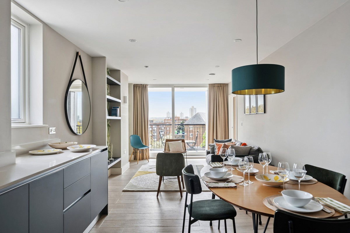 Flat Wyvil Road in Greater London