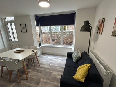 Room Durban Road in Grimsby