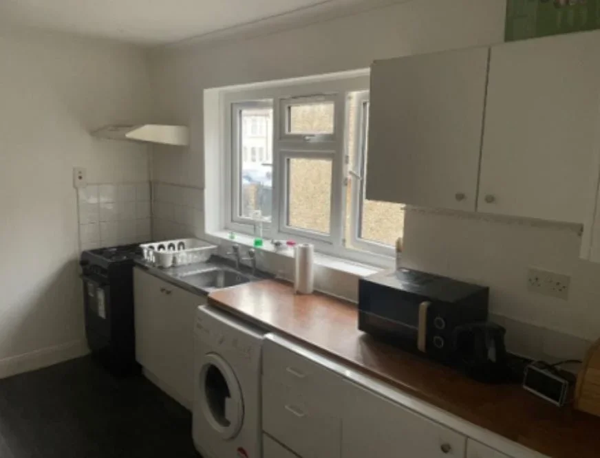 Room North Circular Road in Greater London