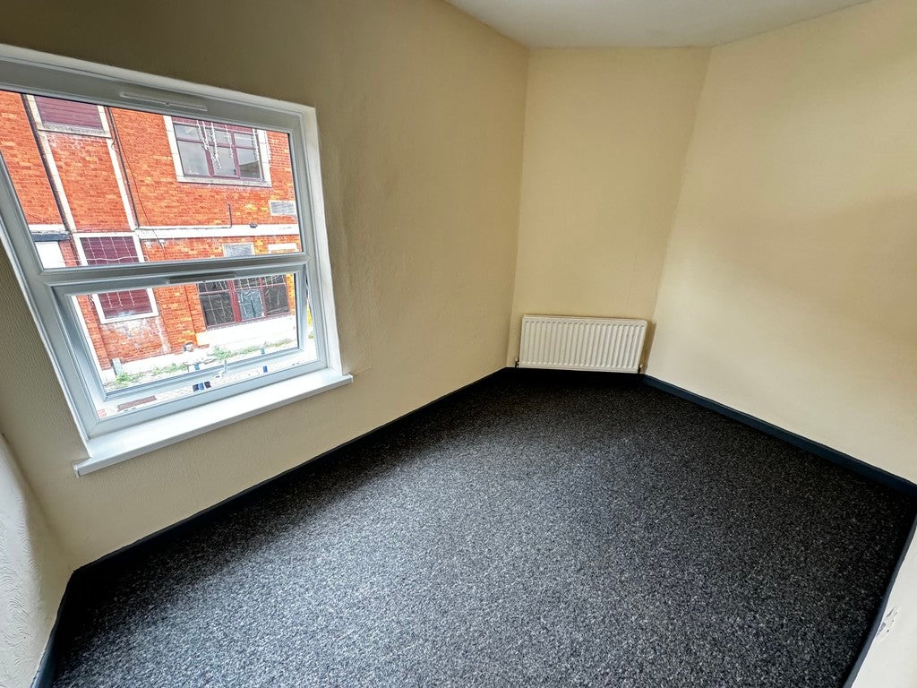 Flat Penn Road in Wolverhampton