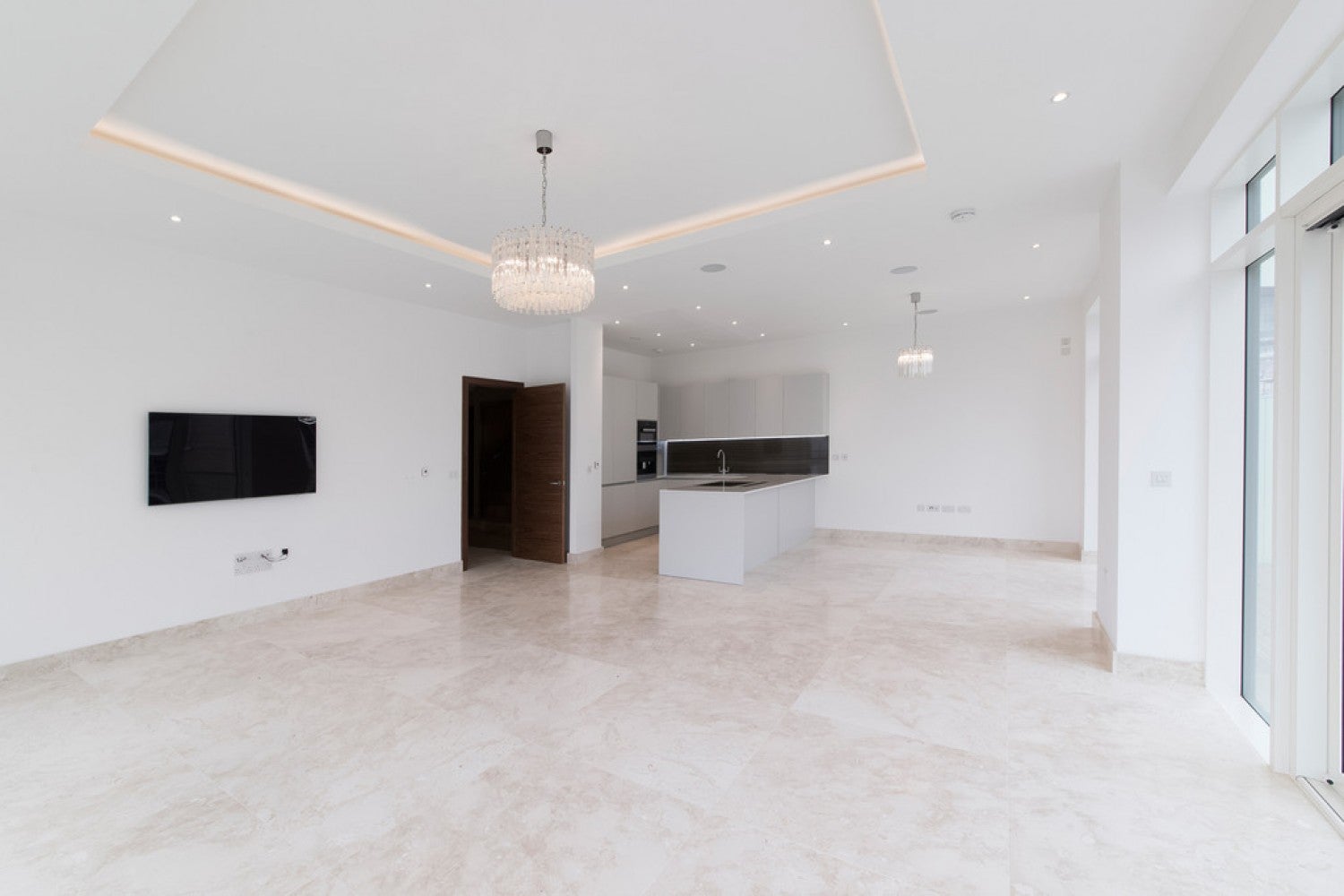 Flat Juniper Drive in Greater London