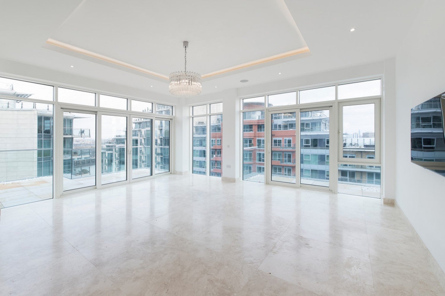 Flat Juniper Drive in Greater London
