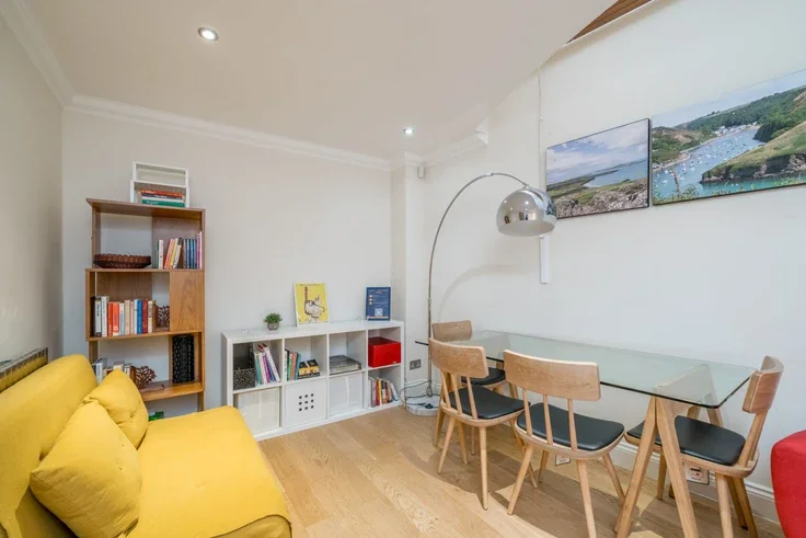 Flat Gough Square in City of London
