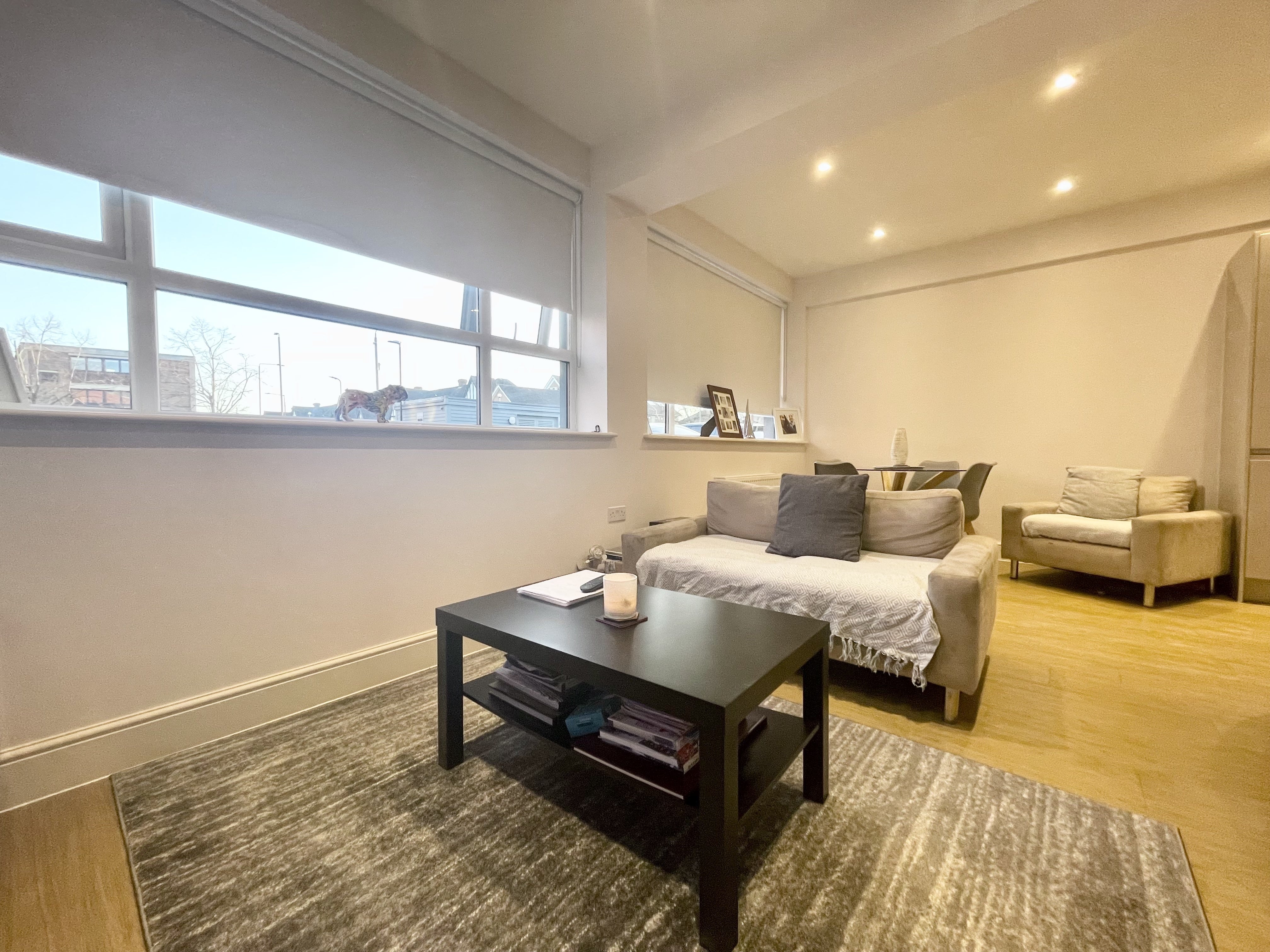 Flat Crest View Drive in Greater London