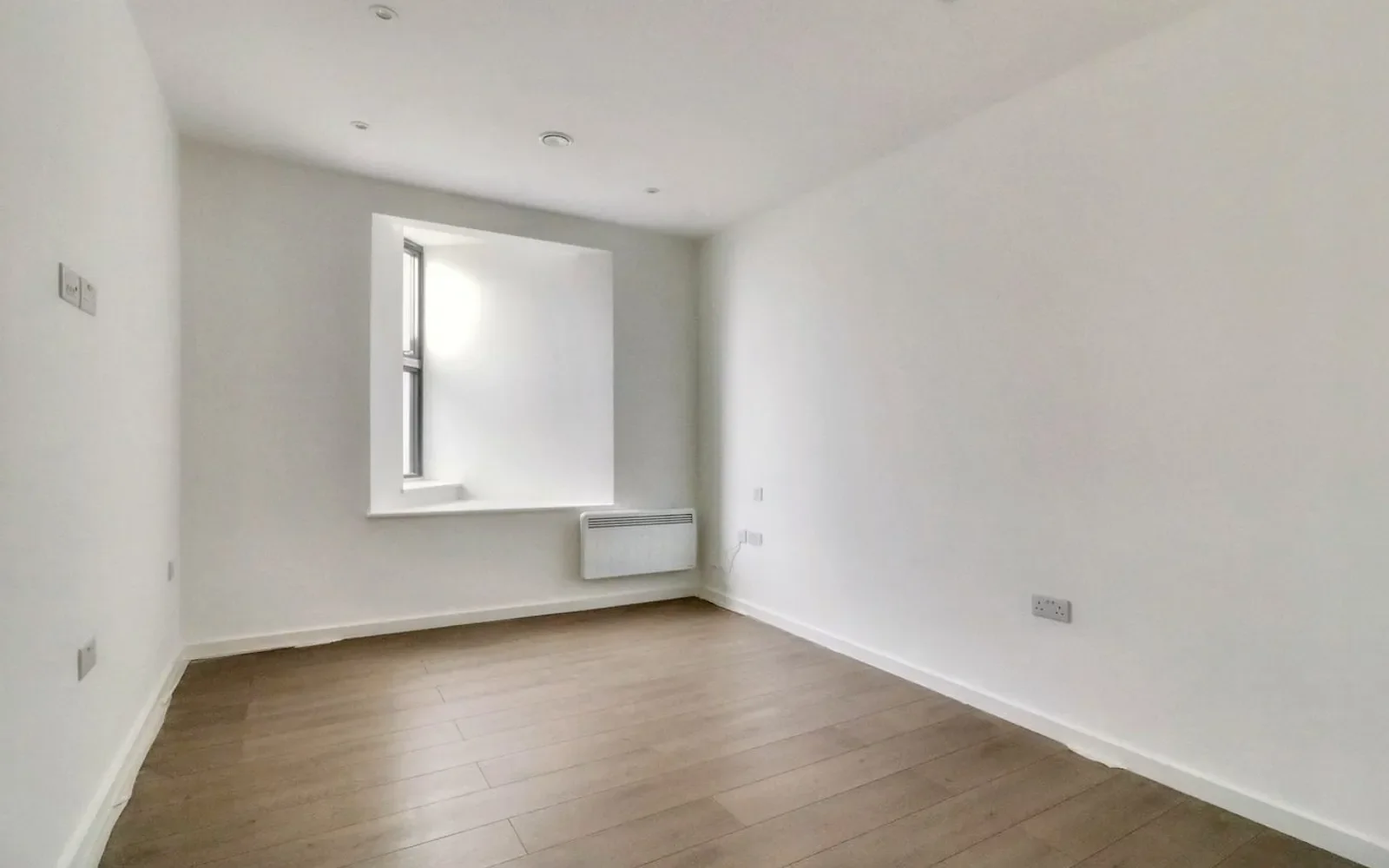 Flat Northolt Road in Greater London