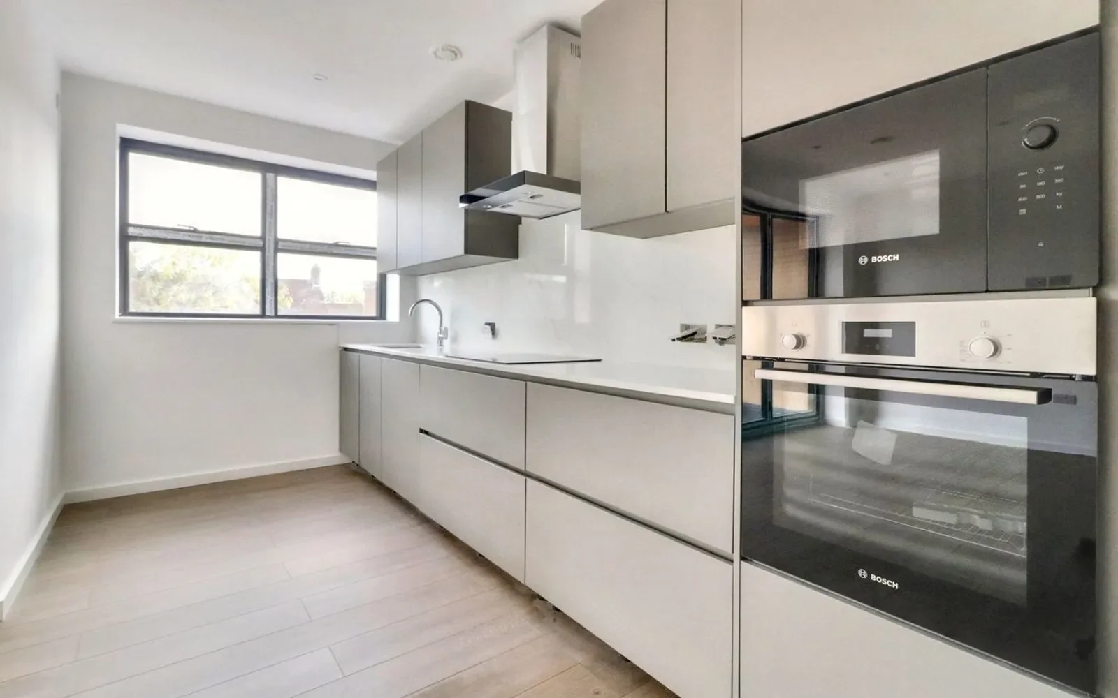 Flat Northolt Road in Greater London