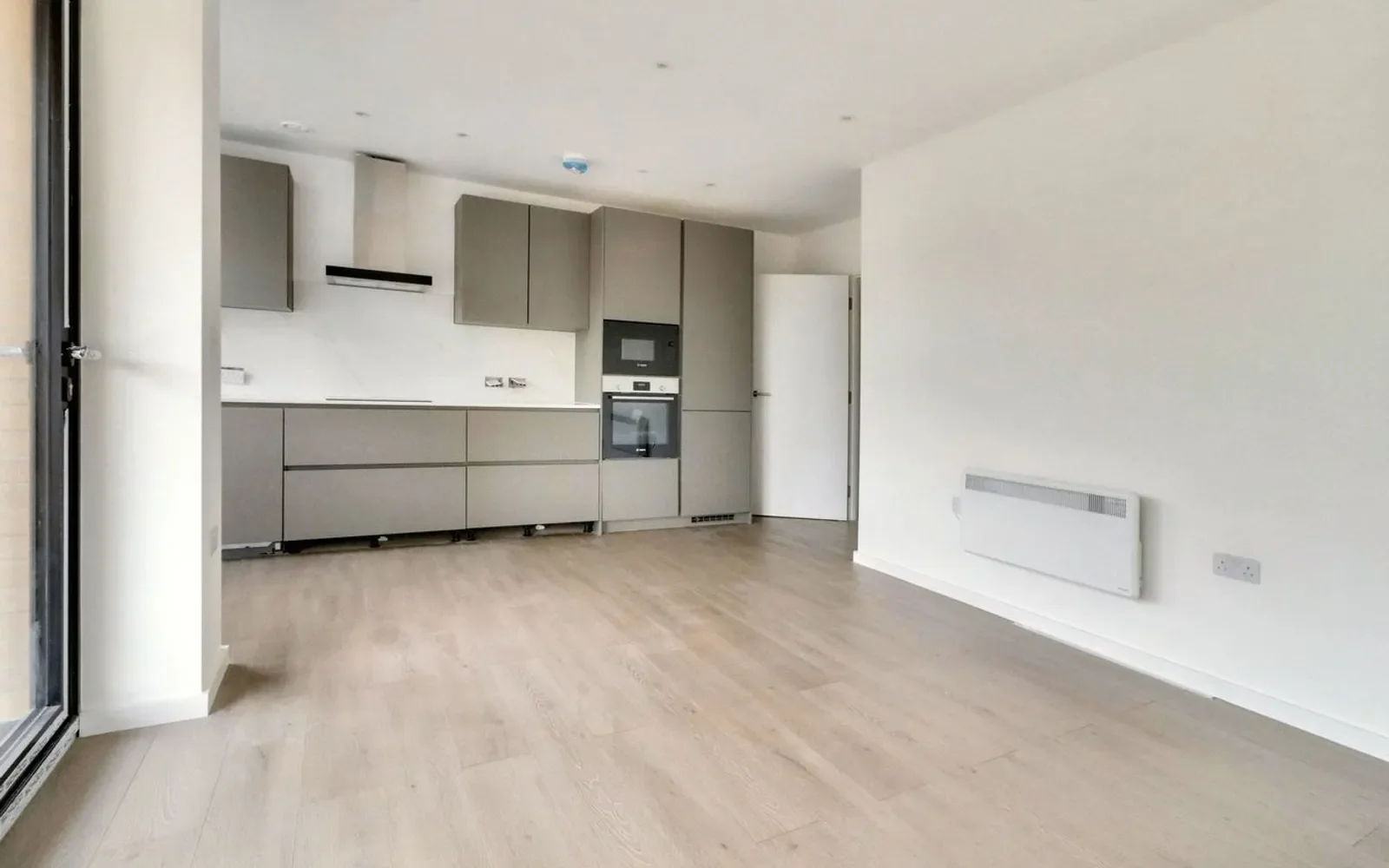 Flat Northolt Road in Greater London