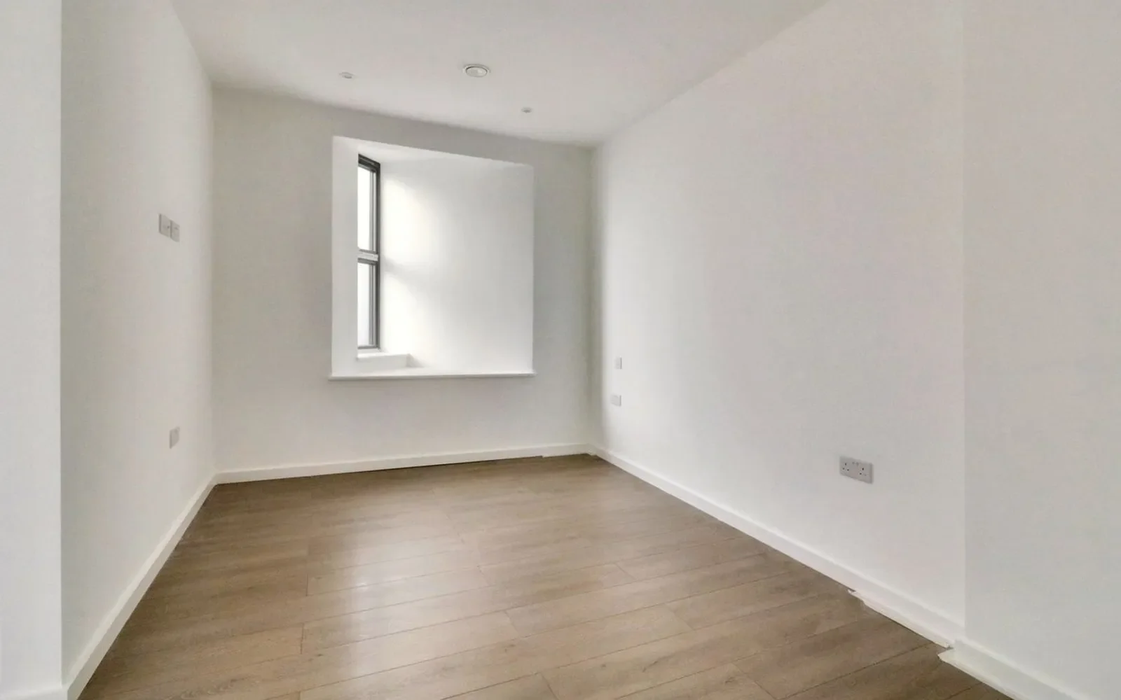 Flat Northolt Road in Greater London