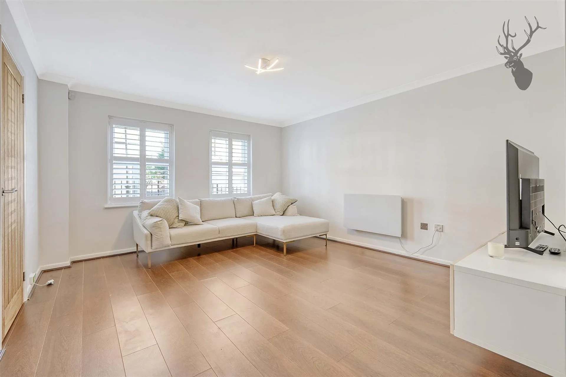 Flat Court Yard in Greater London