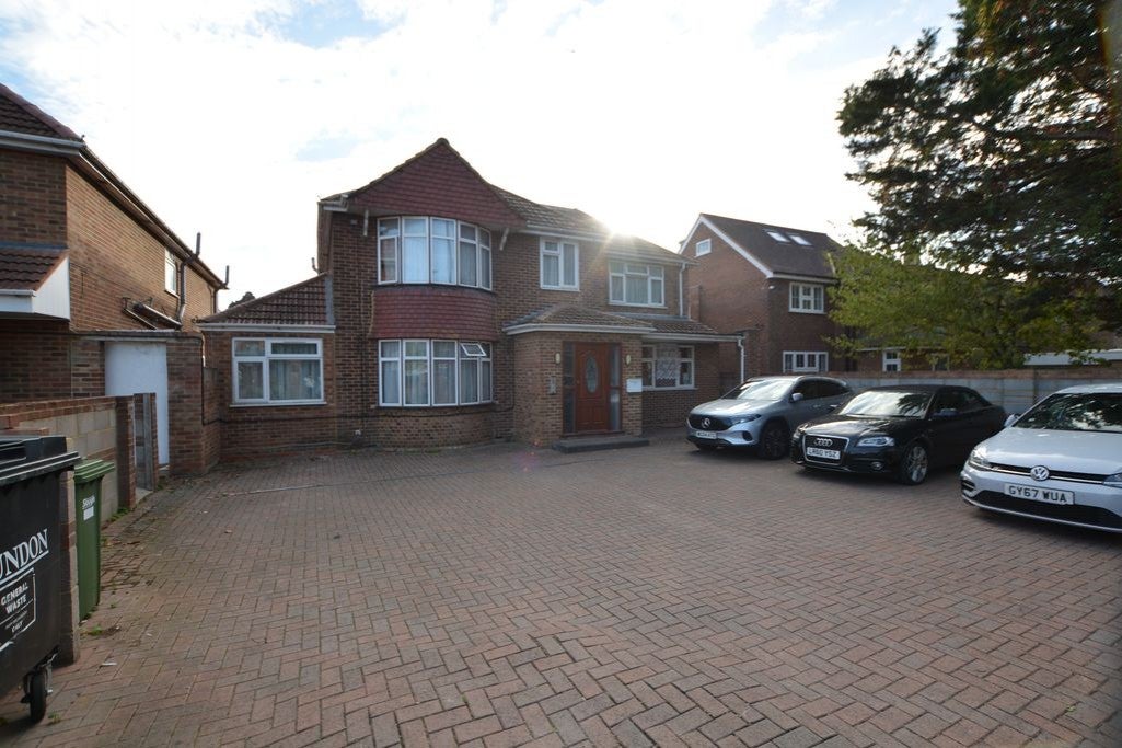 Flat Albert Street in Slough